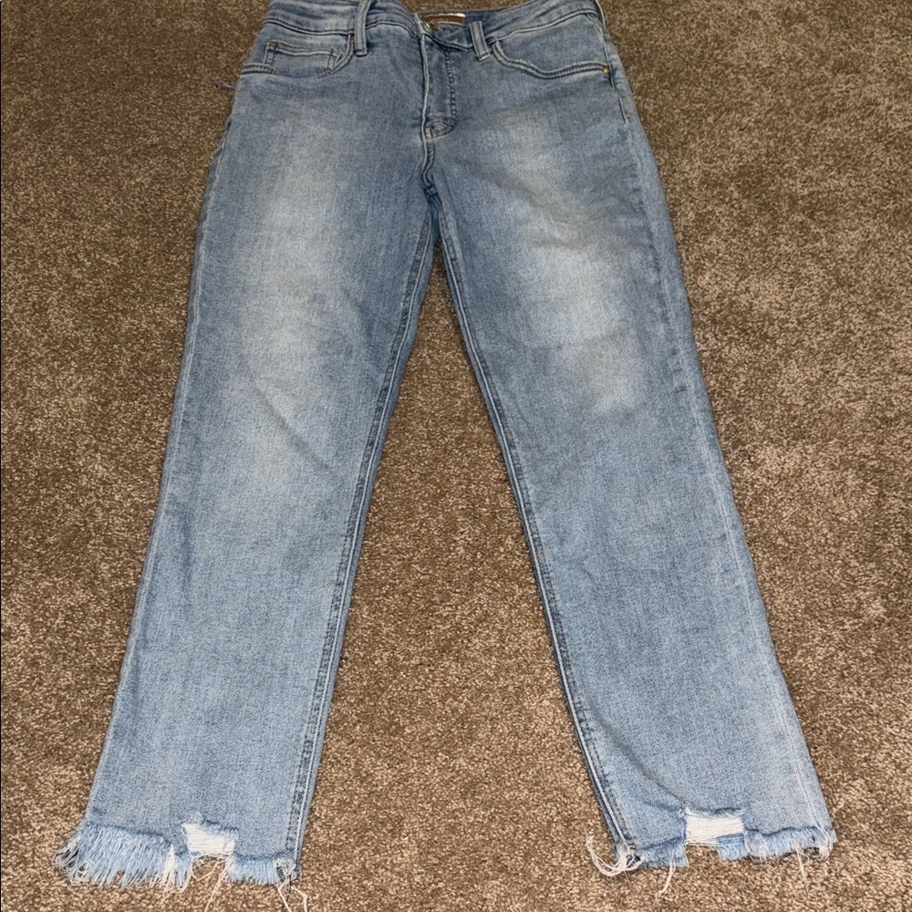 Kut from the Kloth Light Wash Straight Leg Jeans with Frayed Hem / size 4 B13